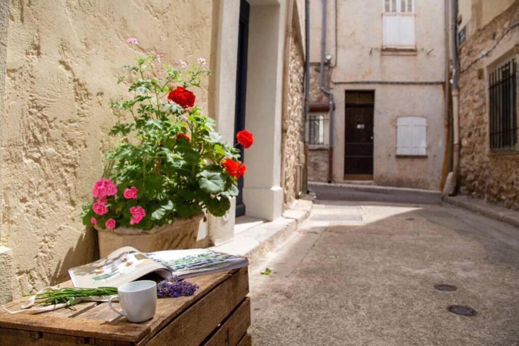 Vieil Antibes, plage de sable, avec parking Extérieur photo